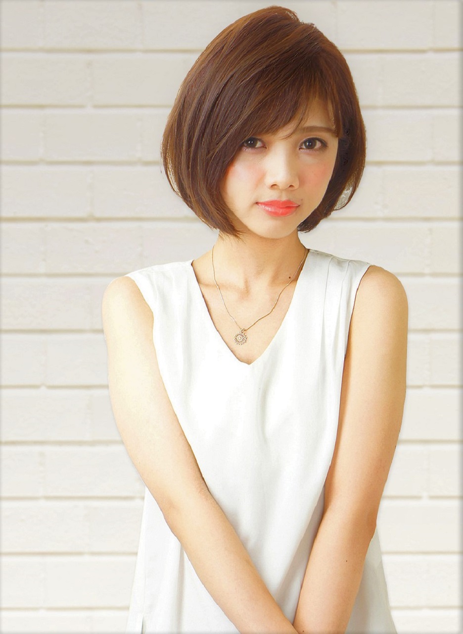 【今月の4位】エアリーで大人可愛い前下がりショートボブ
